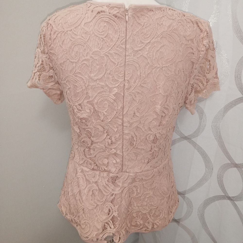 Adrianna Papell Blush Pink Lace Overlay Peplum Blouse  size M - Picture 4 of 8